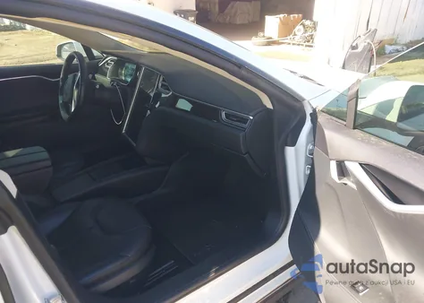 2014 Tesla Model S z USA, uszkodzony, nr VIN 5YJSA1S16EFP52215